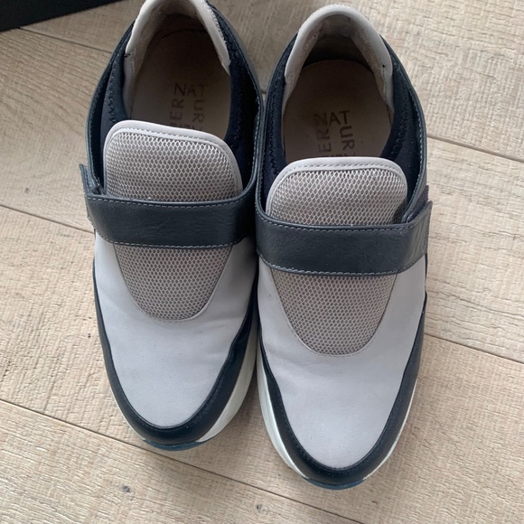 Naturalizer Taryn Gray Sneakers - Picture 5 of 10